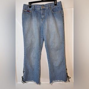 Tommy Jeans size 11 Embroidered Flower Leather Laces
